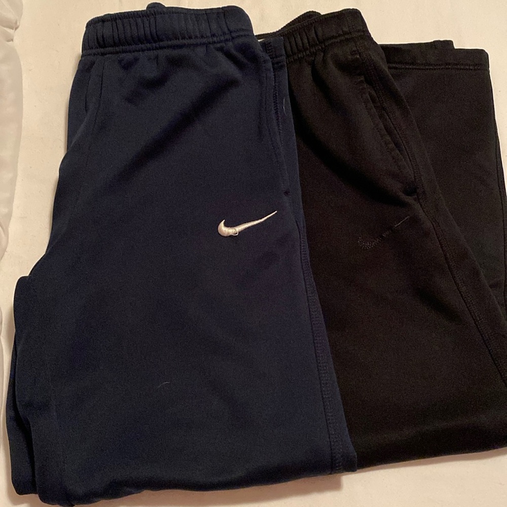 Bundle of Boys Nike performance sweatpants. Therms fit. Size large.